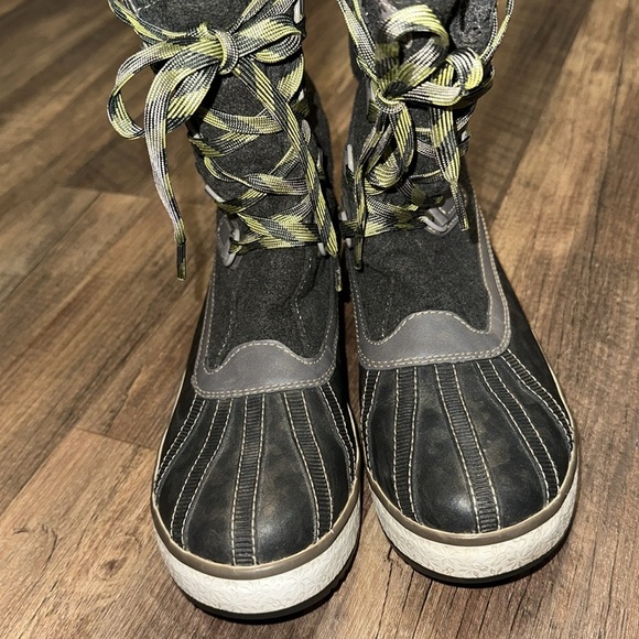 UGG Australia Women's Size 7 Baroness Winter Snow Boot Gray Insulated
1001743 - Picture 3 of 6